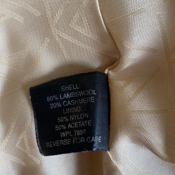 Anne Klein, Women Coat, Cream Color, Size 4. - Picture 10 of 10